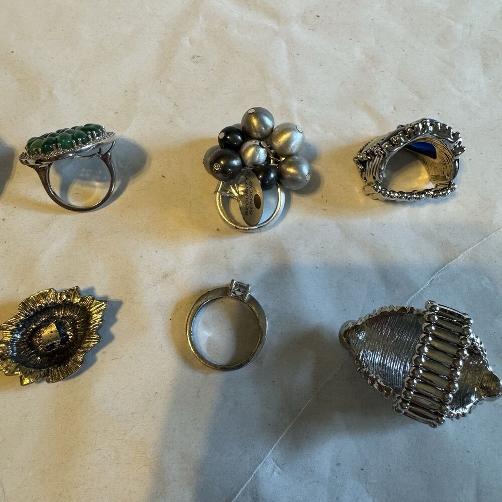 Lot Of 9 Costume Jewelry Rings Faux Stones Floral Designs Statement Pieces - Picture 12 of 16
